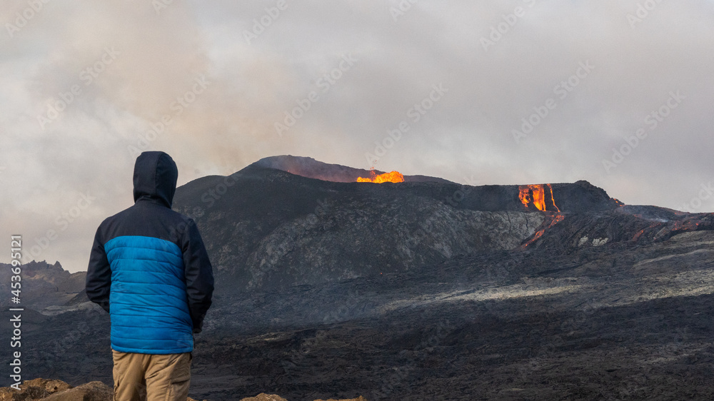 Beautiful view of the Active Grindavik Volcano with red Lava and tourists contemplating ir in Iceland Beautiful view of the Active Grindavik Volcano with red Lava and tourists contemplating ir in Iceland