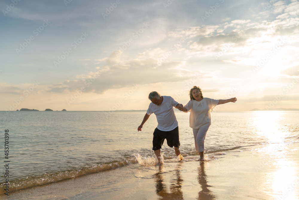Fototapeta premium Family On Summer Beach Vacation, healthy older couple running on sea beach, Concept for .caring for the elderly, Caregiving to older persons and relations of the family to support elderly state