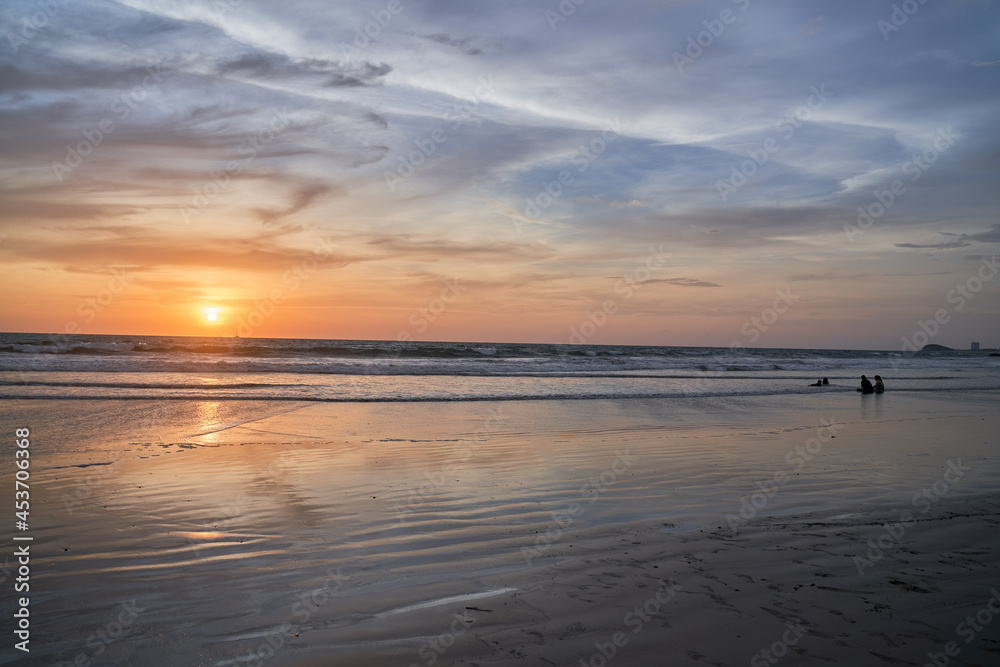 Obraz premium Scenic View of Mazatlán Mexico Beach Sunset with two people on the Beach 
