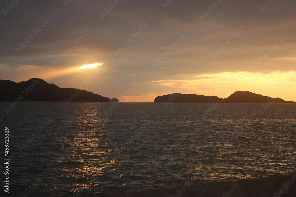 日本の夕日と海　山口県瀬戸内海の景色