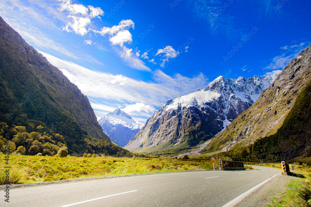 Naklejka premium Road to Milford sound Peak mountain New Zealand with blue sky.
