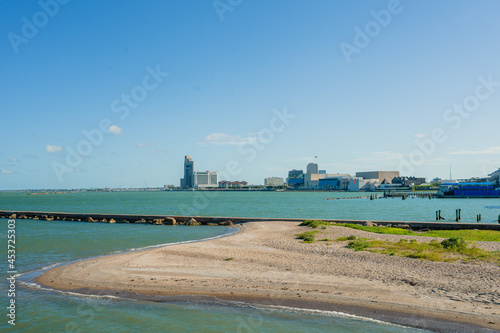 Fotografija A view of Golf Place Beach Park from USS Lexington in Corpus Christi