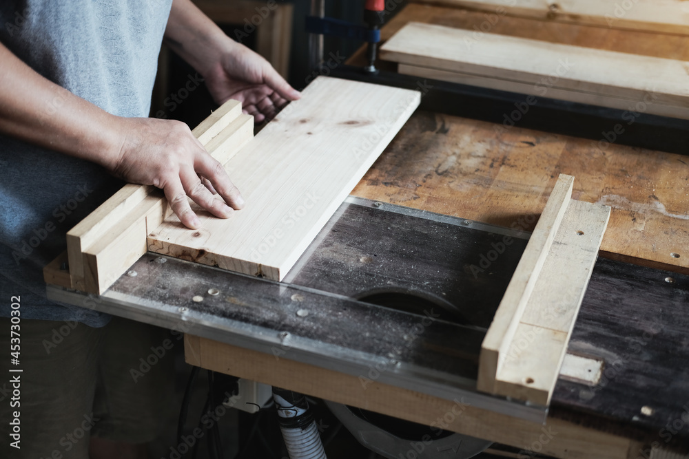 Woodworking practitioners use saw blades to cut wood pieces to assemble and build wooden tables for their clients. Woodworking practitioners use saw blades to cut wood pieces to assemble and build wooden tables for their clients.