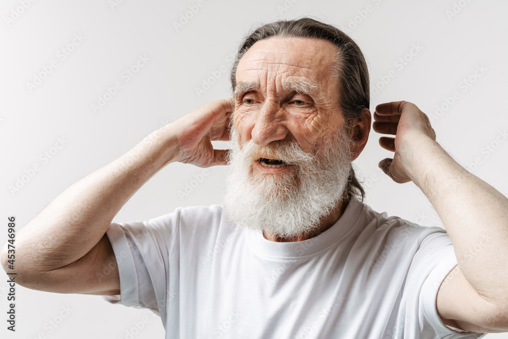 Obraz premium European senior man with beard posing and looking aside