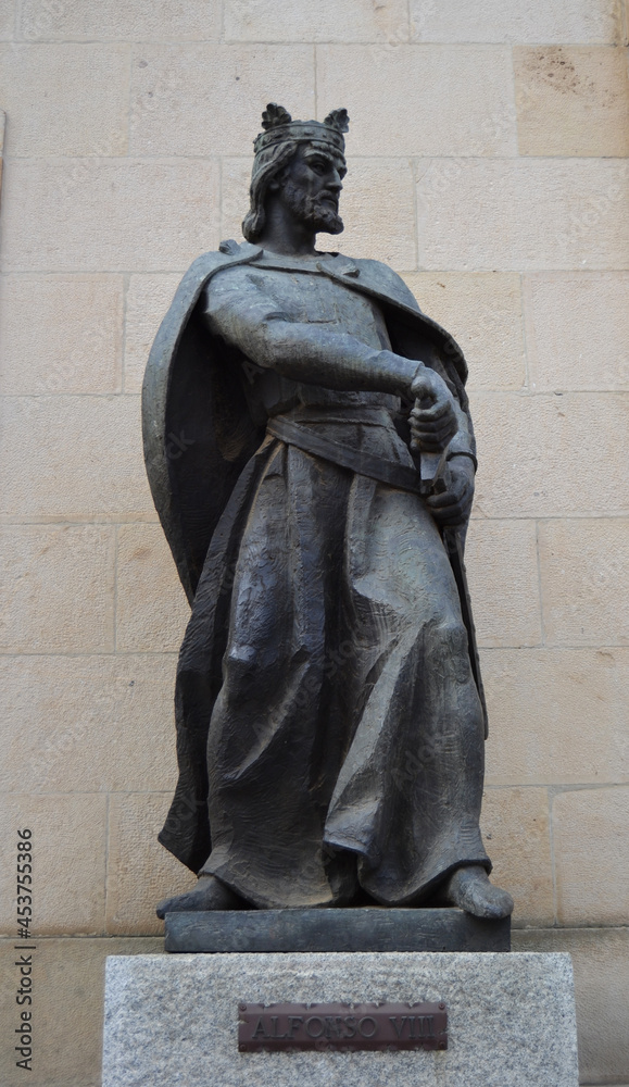 Statue in homage to King Alfonso VIII 
