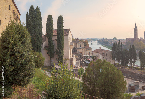 Verona. Panorama della riva del fiume Adige dal Museo Archeologico al Teatro Romano

