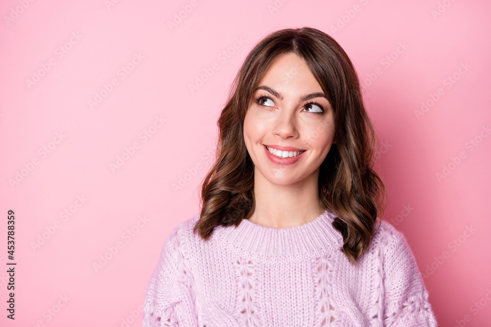 Close-up portrait of attractive cheerful creative wavy-haired girl creating new solution copy space isolated over pink pastel color background Close-up portrait of attractive cheerful creative wavy-haired girl creating new solution copy space isolated over pink pastel color background