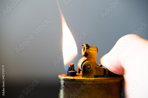 Fotografie burning cigarette lighter