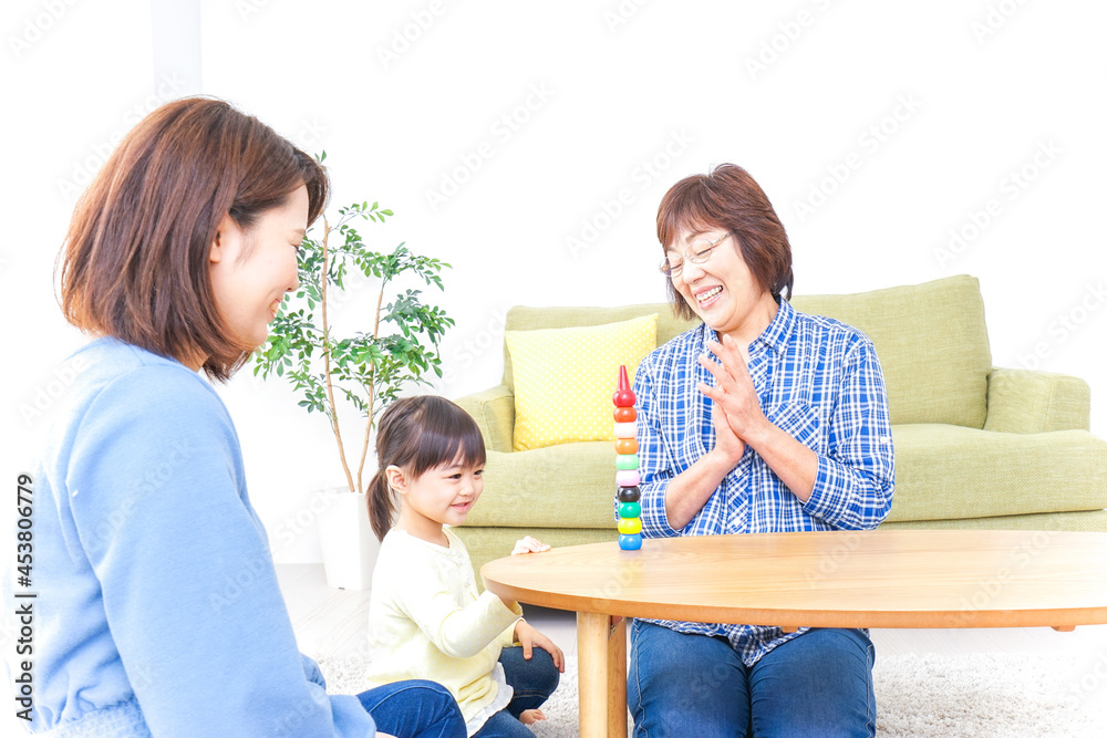 子供と遊ぶ幸せな家族イメージ 子供と遊ぶ幸せな家族イメージ