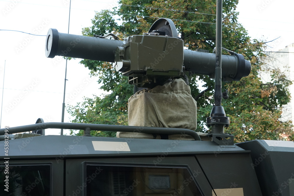 Anti-tank installation on the roof of an armored vehicle