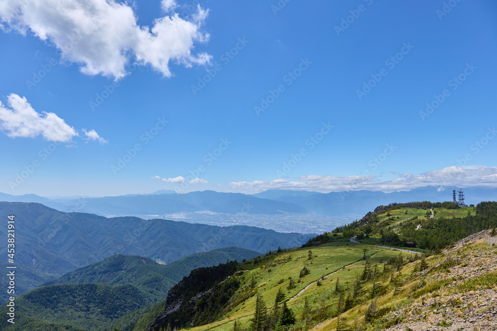 8月下旬（夏） 美ヶ原高原の王ヶ頭から見た松本盆地と山々の風景 長野県