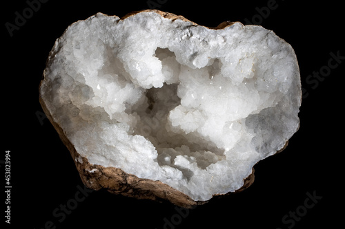 Obraz na płótnie Quartz crystal geode isolated on black background
