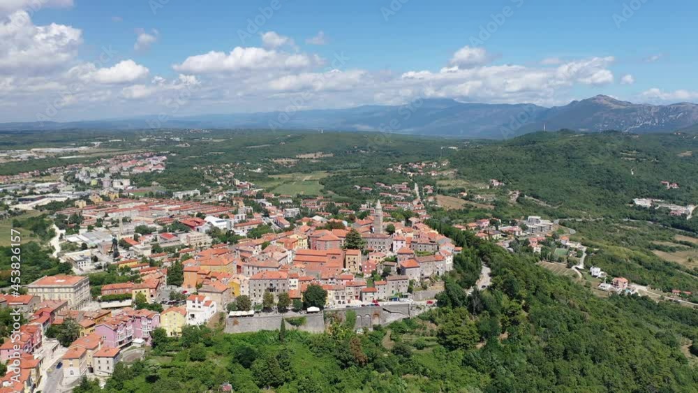 Überflug über die Altstadt von Labin in Kroatien Überflug über die Altstadt von Labin in Kroatien