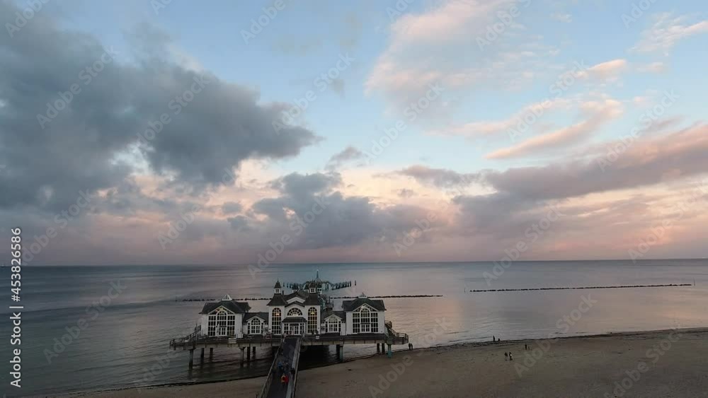 Seebrücke Sellin auf der Insel Rügen am Abend Seebrücke Sellin auf der Insel Rügen am Abend
