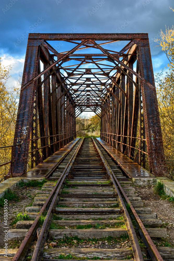 PUENTE VIAS FERROCARRIL ABANDONADO PUENTE VIAS FERROCARRIL ABANDONADO