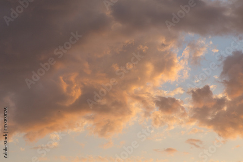 Golden sunset, clouds in the sky © Veronika Kiriushina