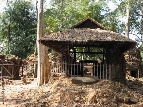 カンボジア、コーケー遺跡群の一つ。 One of the Koh Ker archaeological site, Cambodia.