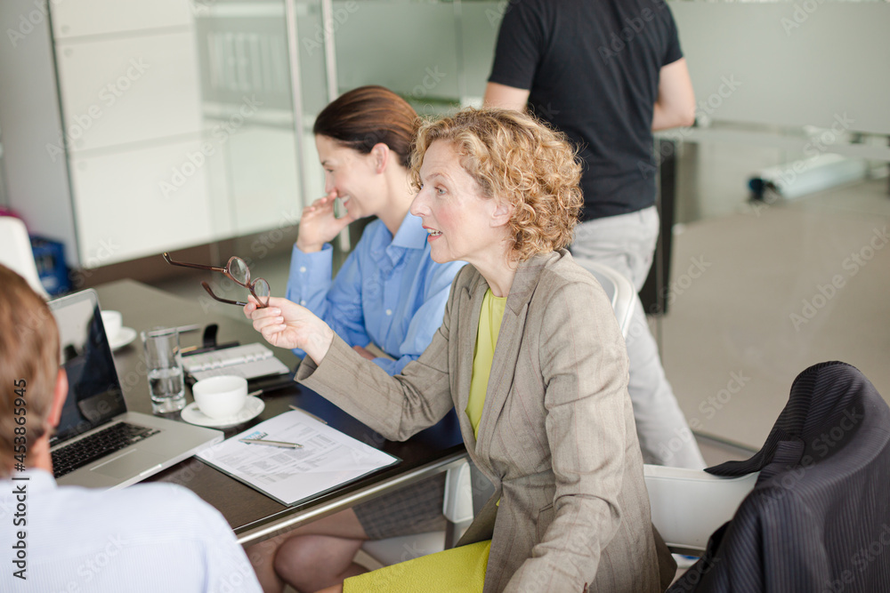 Obraz premium Business people talking in meeting