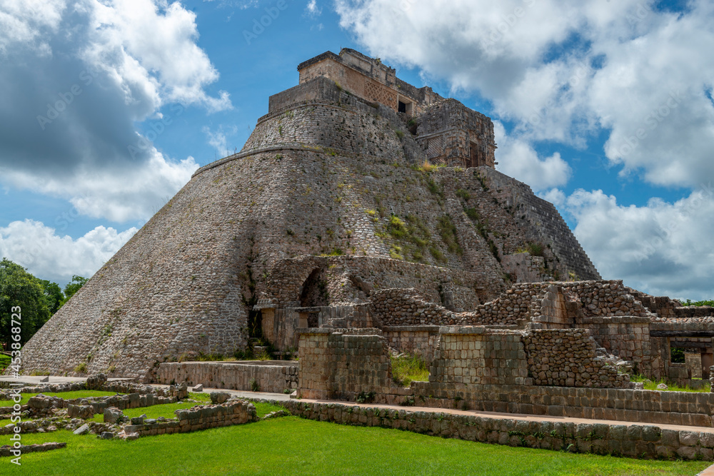 Pirámide del Adivino, Zona arqueológica de Uxmal, Yucatán, México.