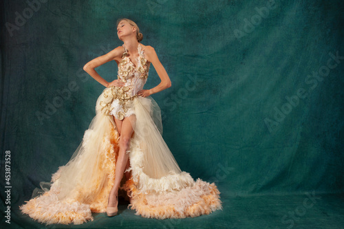 Foto ladylike fashionable woman