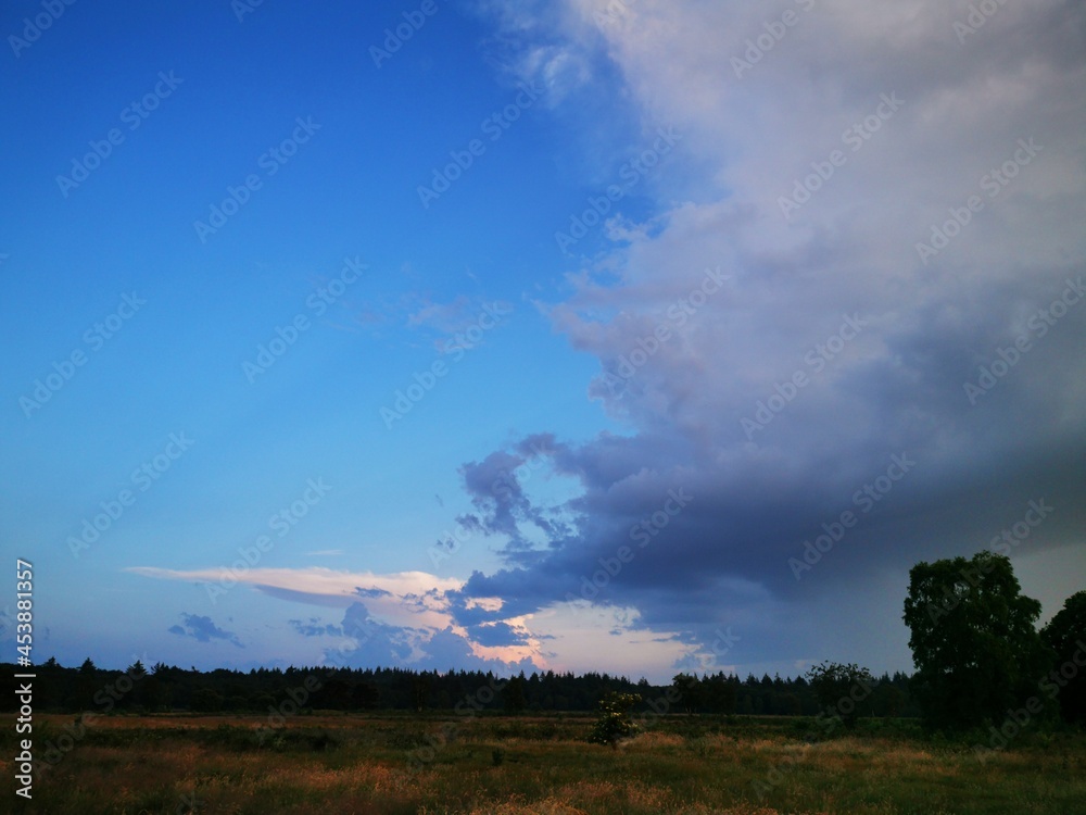 Obraz premium clouds over the heather