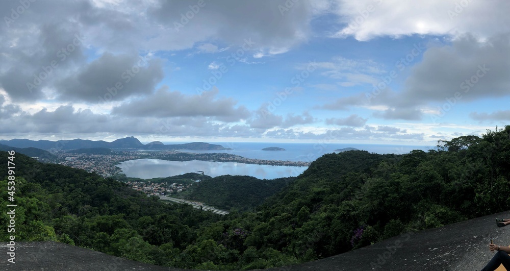 Naklejka premium Baía de Guanabara vista do Parque Natural Municipal de Niterói (Parnit), Niterói/RJ, Brasil
