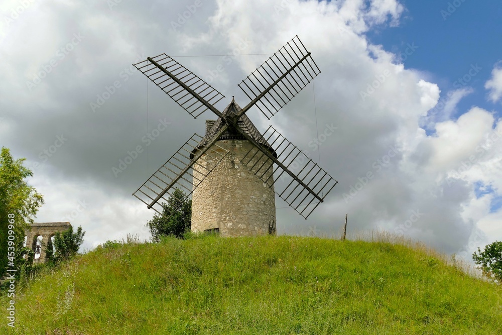 Moulin à vent de Tourtrès dans le Lot-et-Garonne
