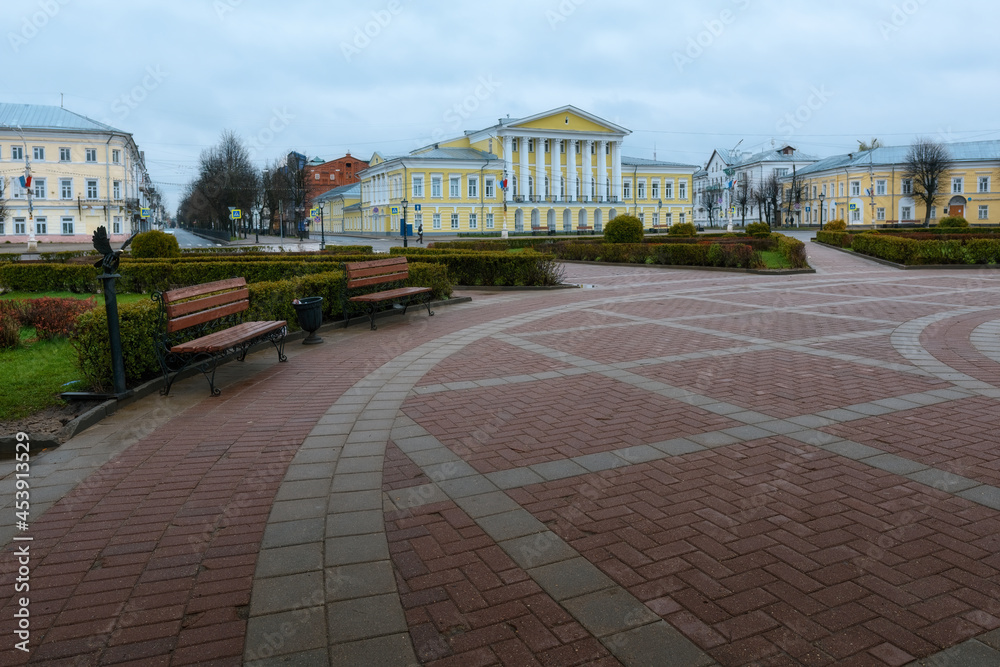 05.10.2021 Kostroma central square in the early morning.