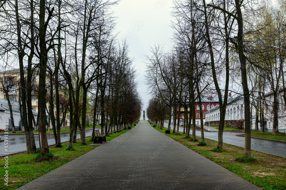 Fototapeta premium May 10, 2021 Kostroma. alley to the pendulum ivan susanin