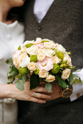 Fototapeta Naklejka Na Ścianę i Meble -  wedding bouquet of newlyweds, in the hands of the newlyweds