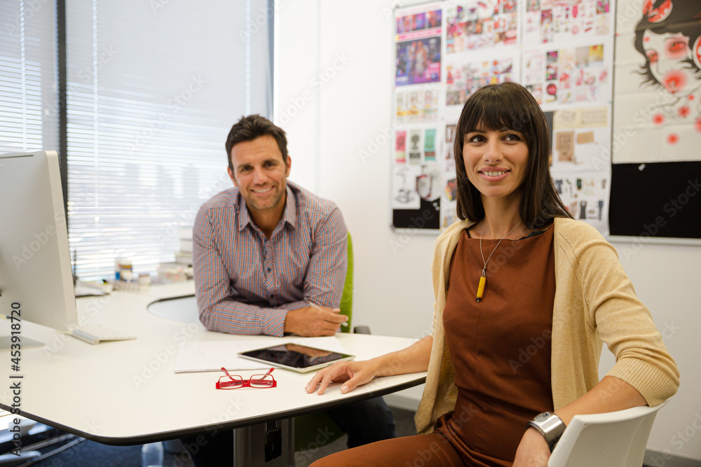 Obraz premium Portrait of smiling business people in office