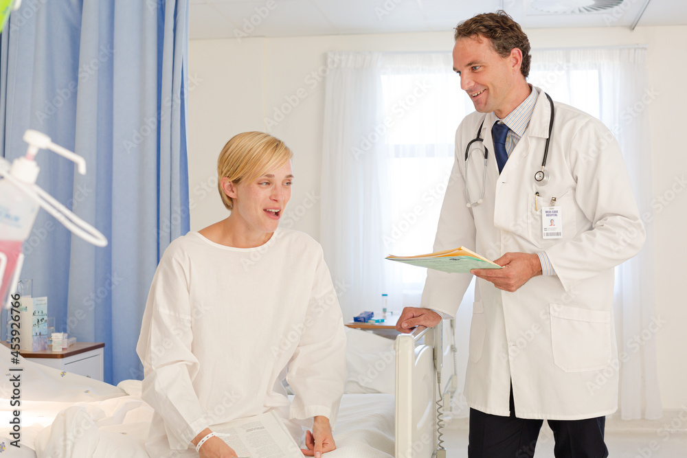 Fototapeta premium Doctor talking with patient in hospital room