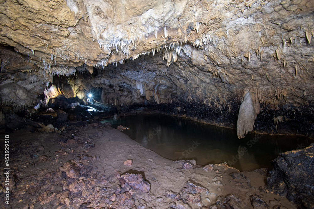 Fototapeta premium The dark cave is refracted by the flashlight