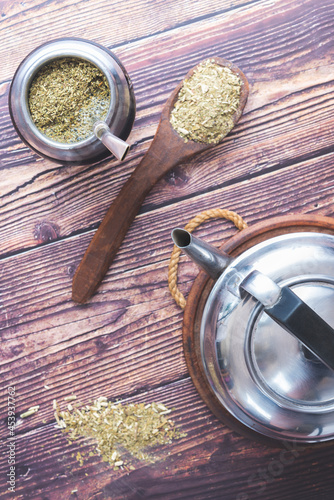 tradicional bebida caliente argentina llamada mate