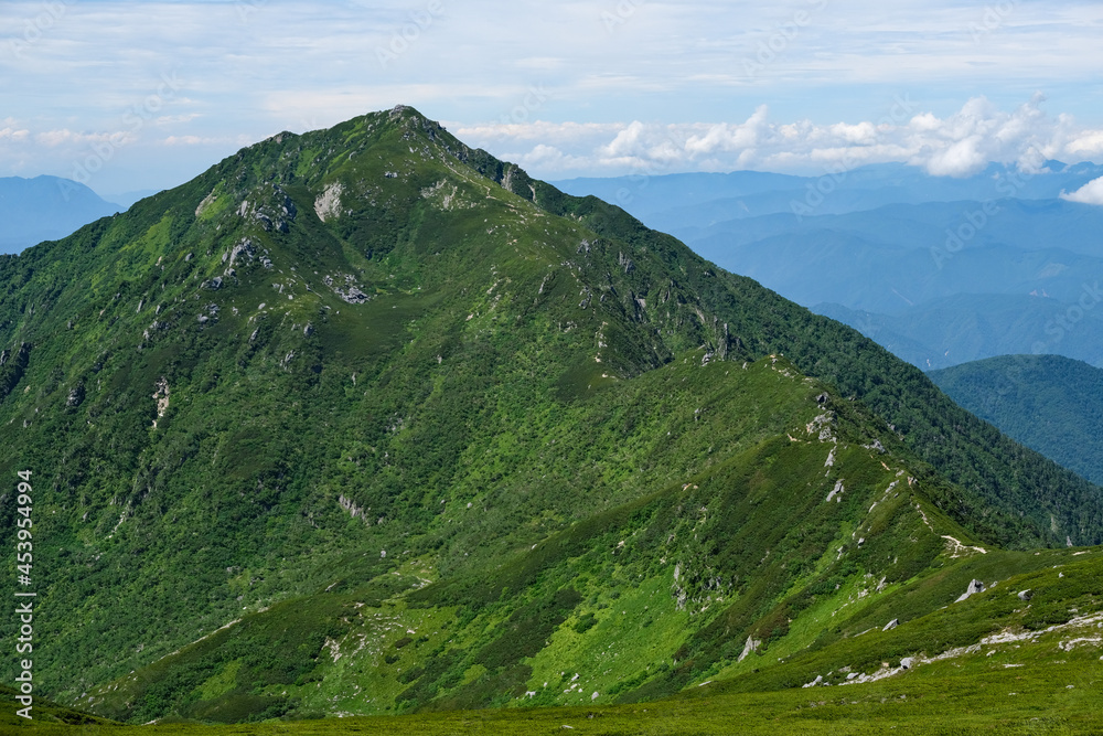 ８月上旬の中央アルプス木曽山脈に位置する三ノ沢岳