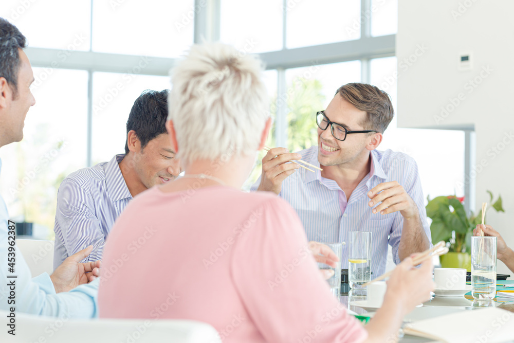 Obraz premium Business people talking in meeting