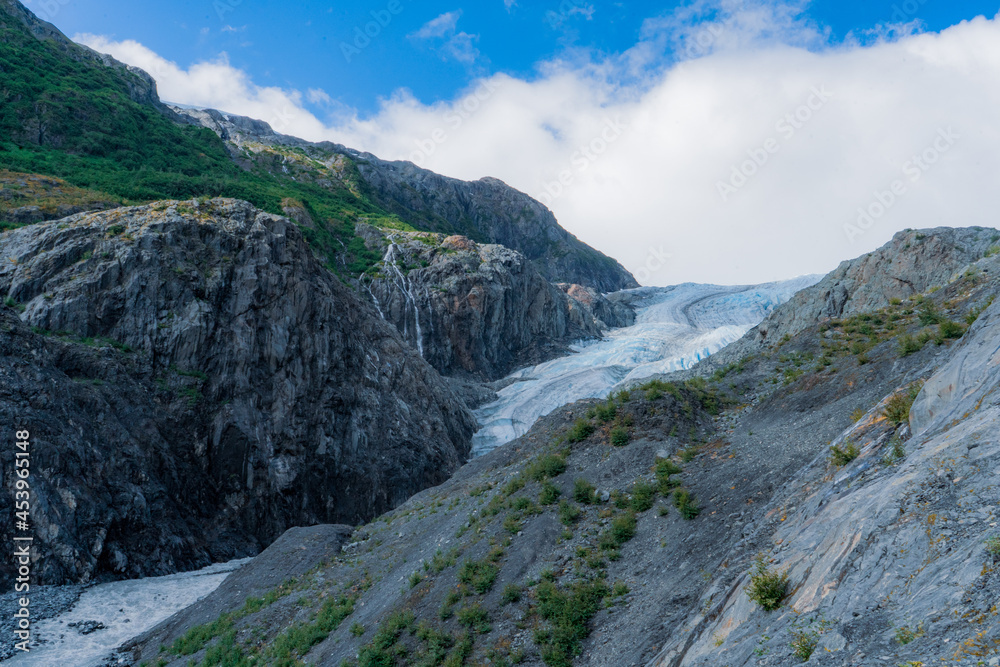 Fototapeta premium beautiful landscape Exit Glacier blue sky and amazing mountains around