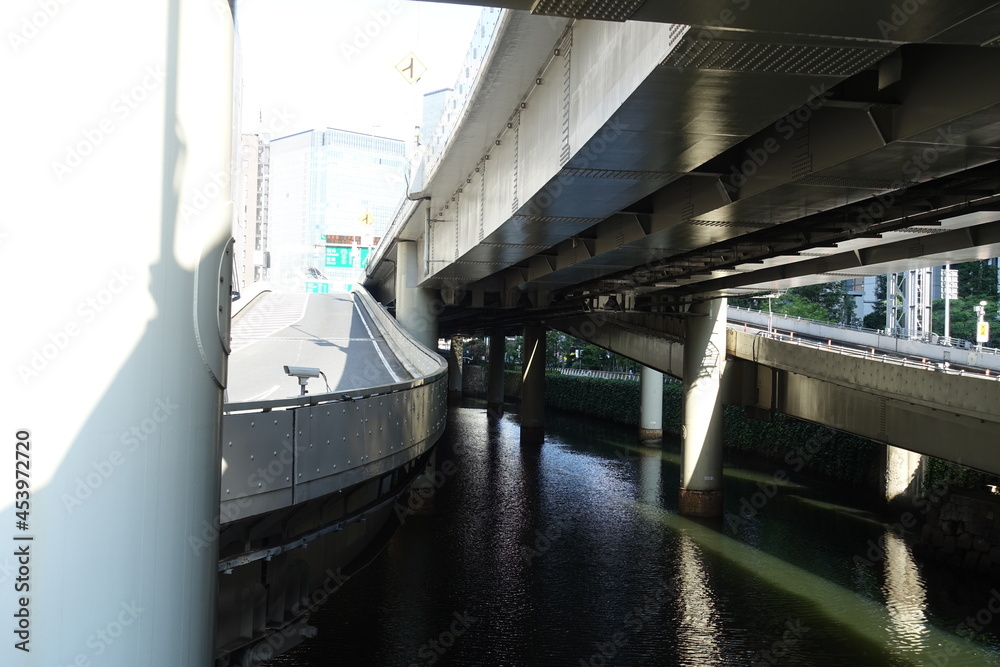 東京~運河の上の首都高 東京~運河の上の首都高