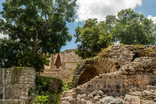 Estructuras en zona arqueológica, ciudad maya de Uxmal, Yucatán, México 