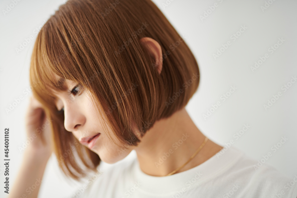 ショートヘアの女性 ショートヘアの女性