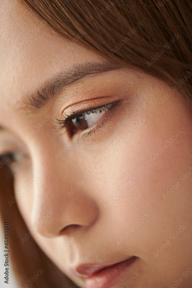 Obraz premium ショートヘアの女性の目元