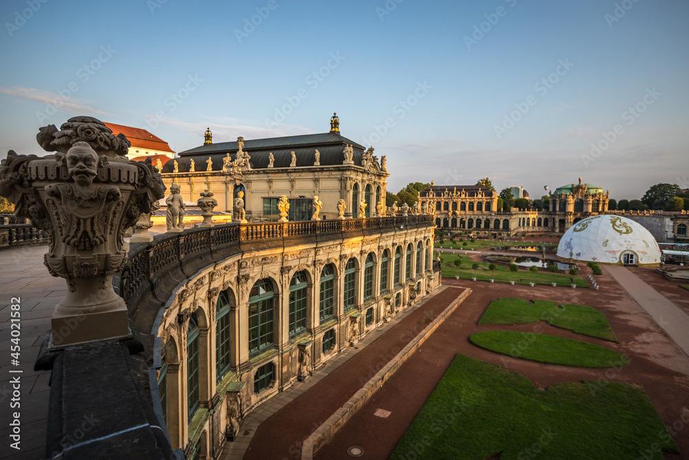 Fototapeta premium Dresden, Zwinger im Sonnenaufgang