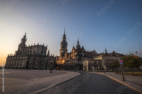 Dresden, Theaterplatz und Schloss im Sonnenaufgang