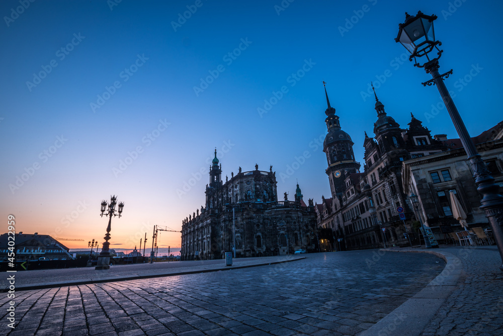 Dresden, Theaterplatz im Sonnenaufgang