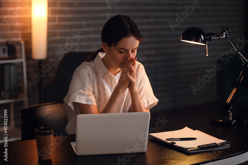 Young depressed businesswom...