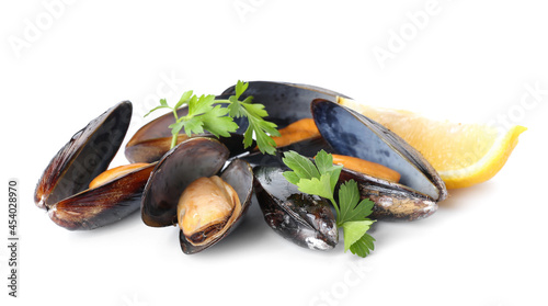 Raw mussels with lemon on w...