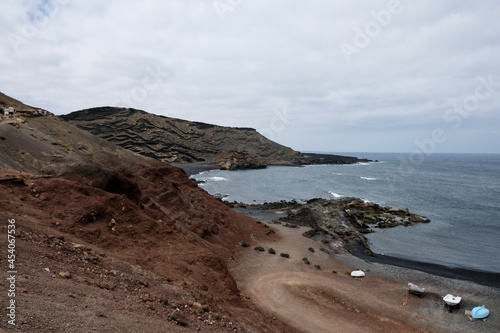 Charco Verde, czyli Zielone Jeziorko, nazywane również Charco de Los Clicos, to jezioro z oceaniczną wodą znajdujące się na powierzchni krateru otwartego na ocean, położone na terenie Parku Natury Wul