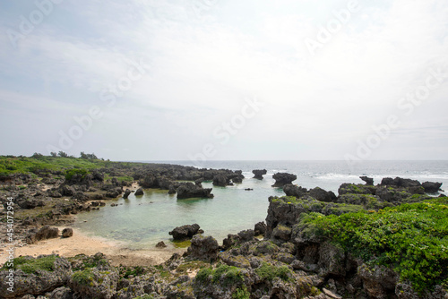 Wallpaper Mural 鹿児島県　沖永良部島のウジジ浜の奇岩 Torontodigital.ca