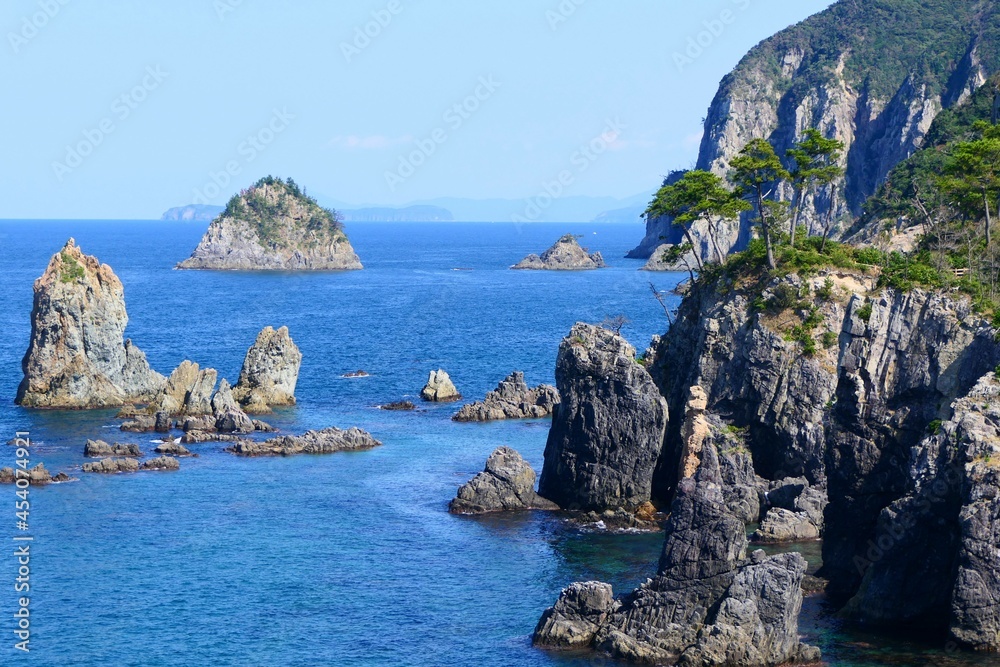 Fototapeta premium 山陰地方の名所、青海島海岸。長門、山口、日本。10月中旬。