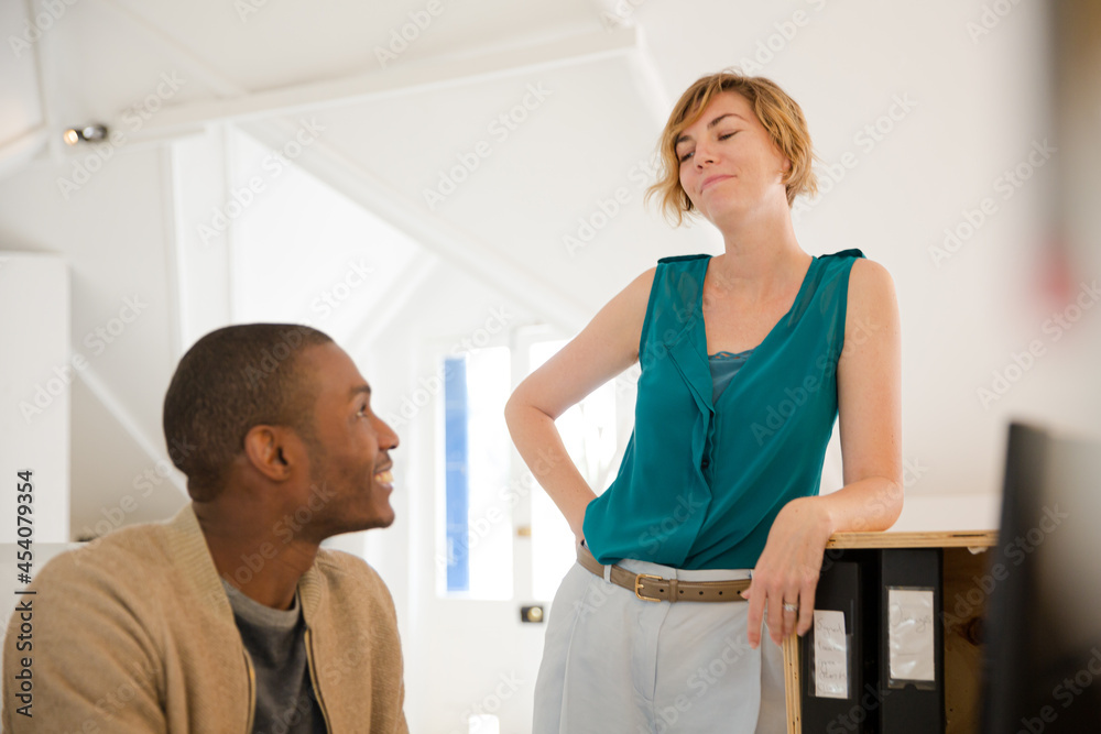 Obraz premium Portrait of talking office workers